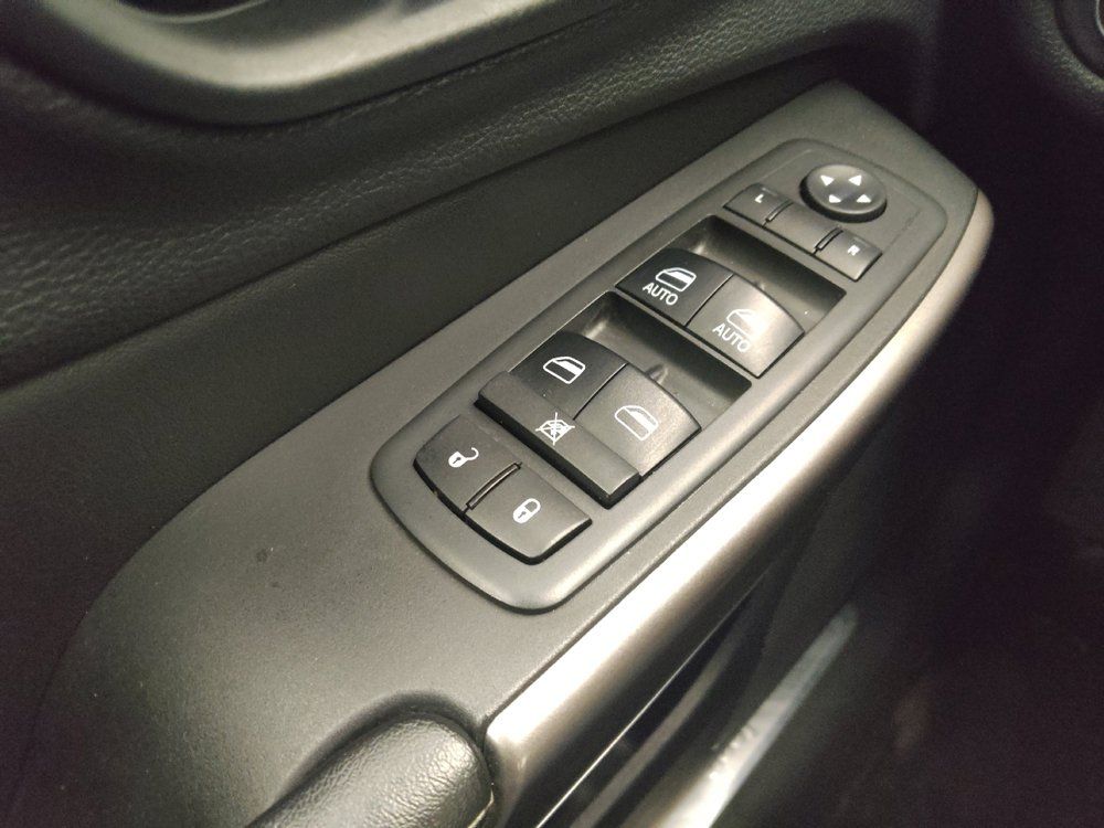 Used 2019 Jeep Cherokee Limited w/ Luxury Group AWD/4WD image 27
