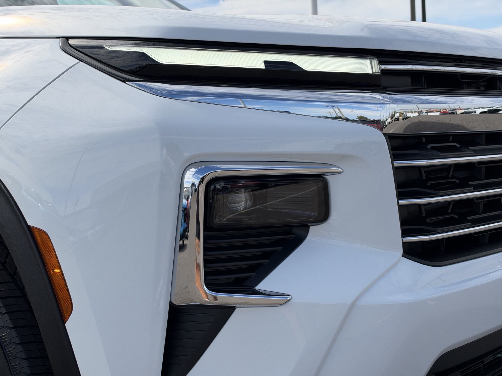 New 2027 Chevrolet Traverse LT w/ Driver Confidence Package FWD image 9