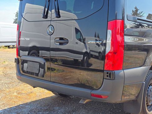 Used 2025 Mercedes-Benz Sprinter 2500 image 18