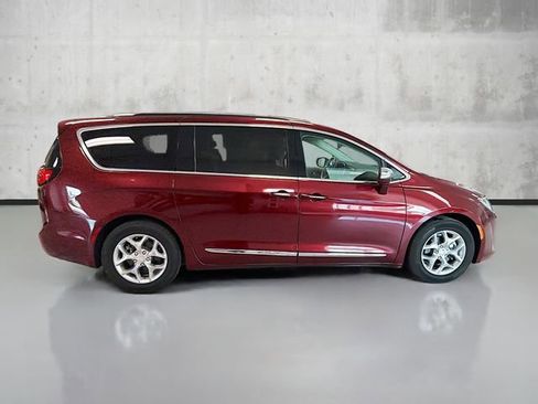 Used 2019 Chrysler Pacifica Limited image 4