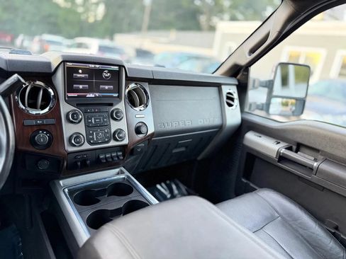 Used 2013 Ford F250 Lariat w/ Chrome Pkg AWD/4WD image 19