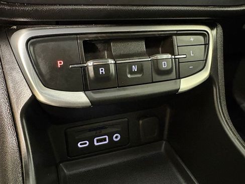 Used 2024 GMC Terrain SLT FWD image 32