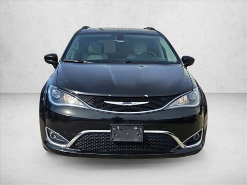Used 2017 Chrysler Pacifica Touring-L w/ Tire & Wheel Group image 2