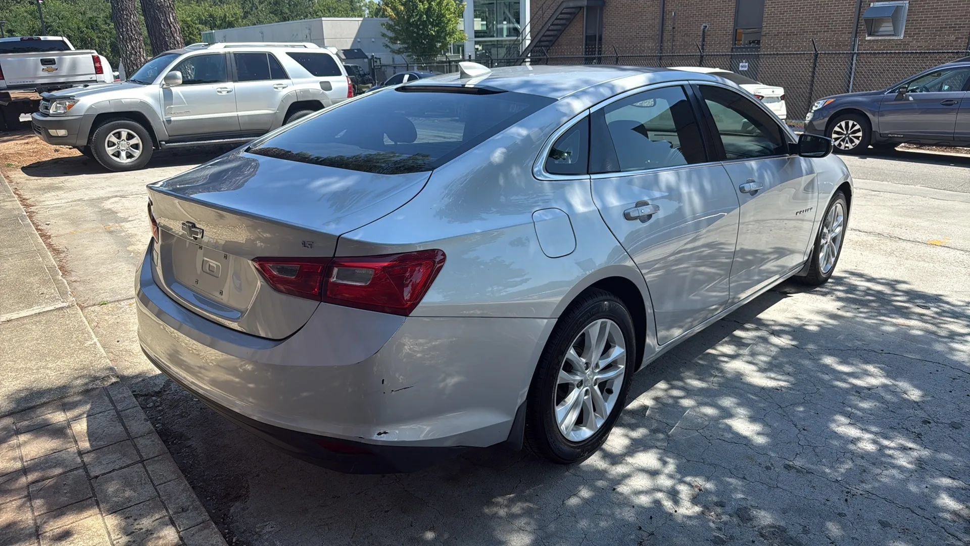 Used 2017 Chevrolet Malibu LT FWD image 5