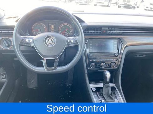 Used 2022 Volkswagen Passat 2.0T image 6