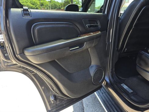 Used 2011 GMC Yukon Denali image 12