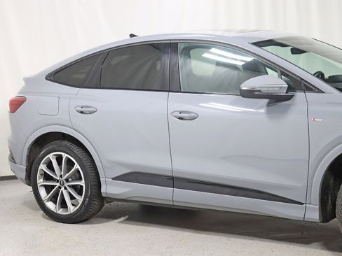 Used 2022 Audi Q4 e-tron Premium Plus image 3