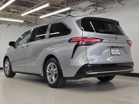 Used 2022 Toyota Sienna Limited AWD/4WD image 23
