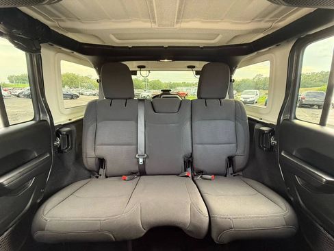 Used 2019 Jeep Wrangler Unlimited Sport S AWD/4WD image 33