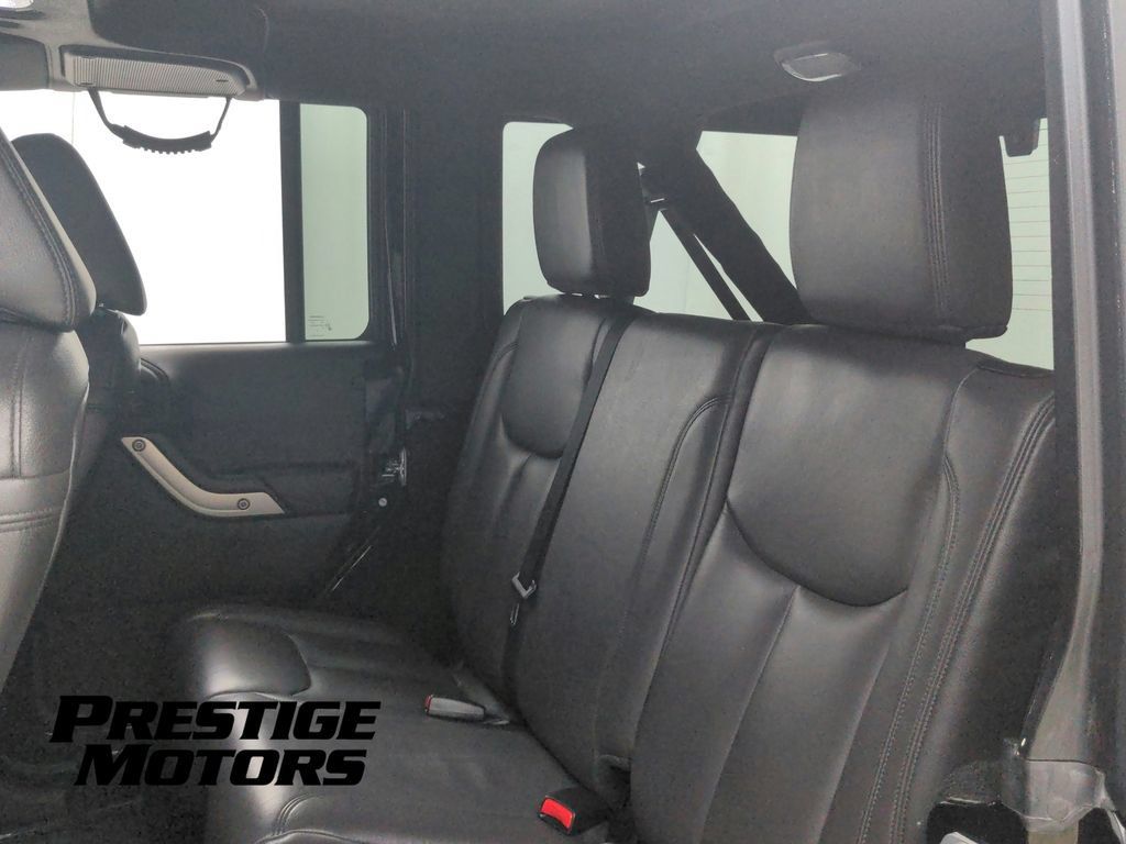 Used 2015 Jeep Wrangler Unlimited Rubicon w/ Connectivity Group AWD/4WD image 22