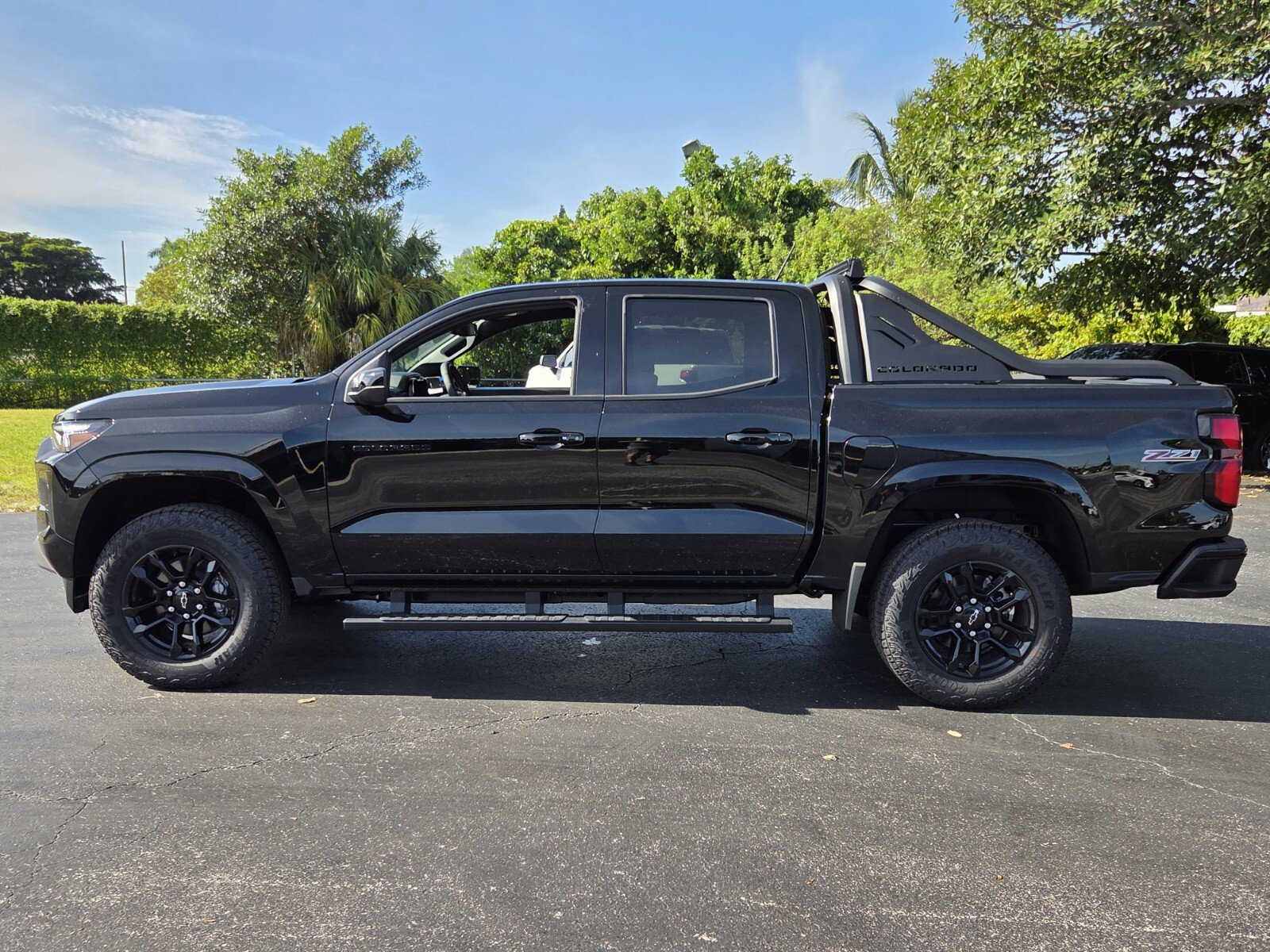 New 2026 Chevrolet Colorado Z71 w/ Midnight Edition AWD/4WD image 2