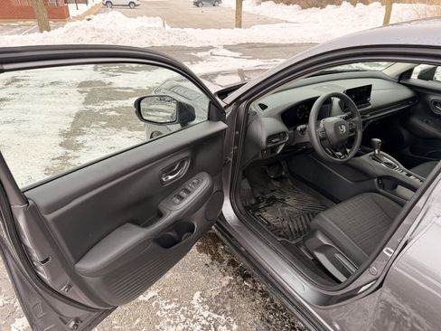 Certified 2025 Honda HR-V LX image 10