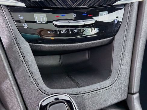 Used 2025 Cadillac XT6 Premium Luxury FWD image 19