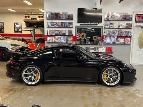 Used 2018 Porsche 911 GT3 RWD image 5