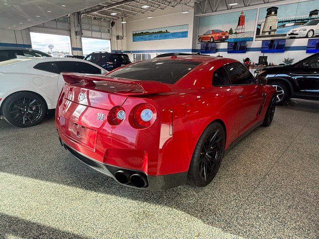 Used 2009 Nissan GT-R Premium AWD/4WD image 2