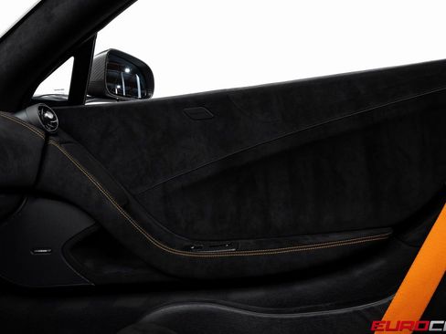 Used 2016 McLaren 675LT Spider image 32