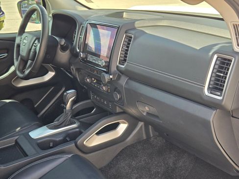 Used 2022 Nissan Frontier SV w/ SV Premium Package RWD image 30