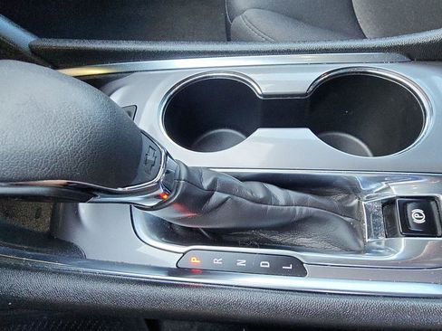 Used 2023 Chevrolet Malibu LT FWD image 16