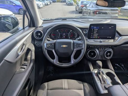 Used 2025 Chevrolet Blazer LT FWD image 16