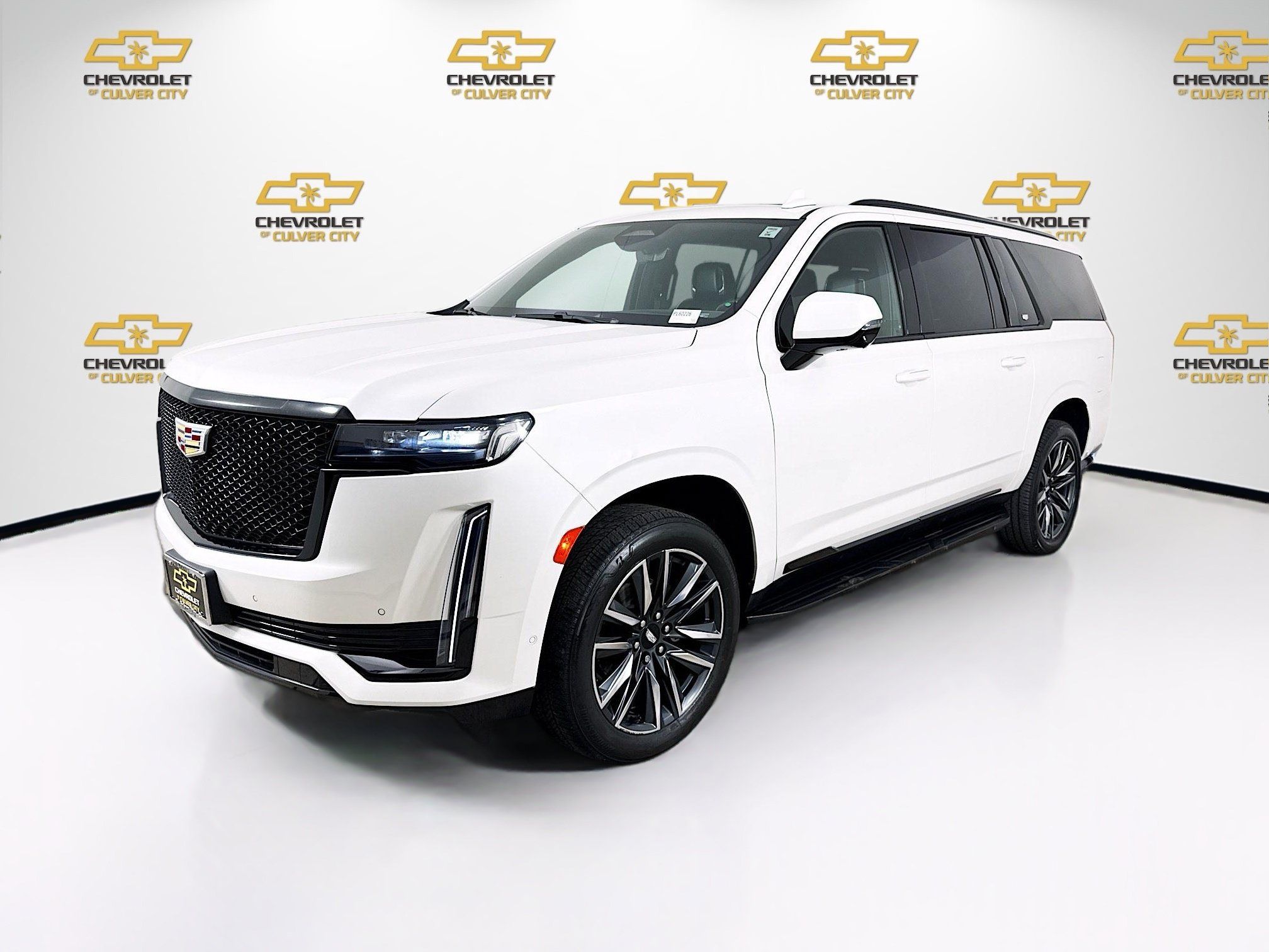 Used 2022 Cadillac Escalade ESV Sport RWD image 3