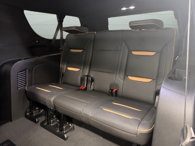 Used 2024 GMC Yukon XL AT4 w/ Technology Package AWD/4WD image 31
