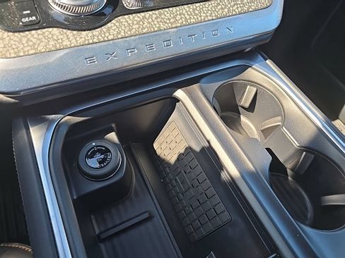 Used 2025 Ford Expedition Tremor AWD/4WD image 31
