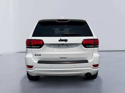Used 2020 Jeep Grand Cherokee Altitude AWD/4WD image 4
