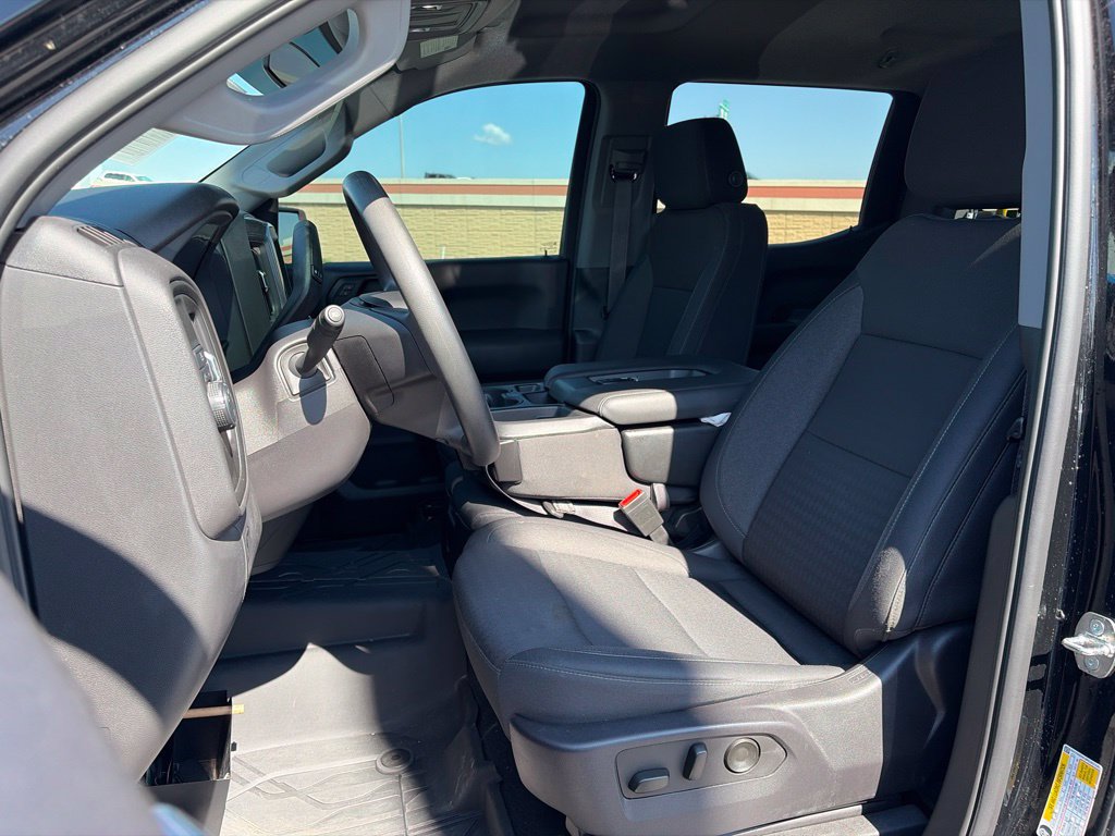 Used 2024 Chevrolet Silverado 1500 Custom w/ Turbomax Blackout Package RWD image 13