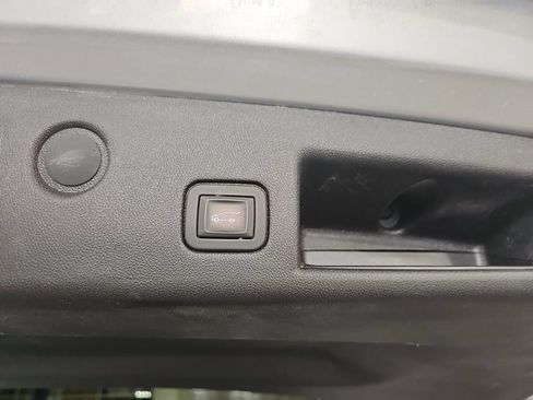 Certified 2019 Chevrolet Equinox LT w/ Driver Convenience Package FWD image 17