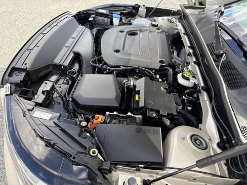 Used 2025 Volvo XC40 B5 Plus w/ Protection Package Premier image 40