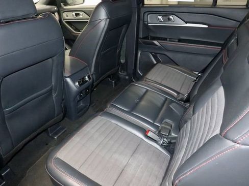 Used 2025 Ford Explorer ST-Line w/ ST-Line Street Pack image 22