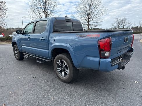 Used 2019 Toyota Tacoma TRD Sport image 4