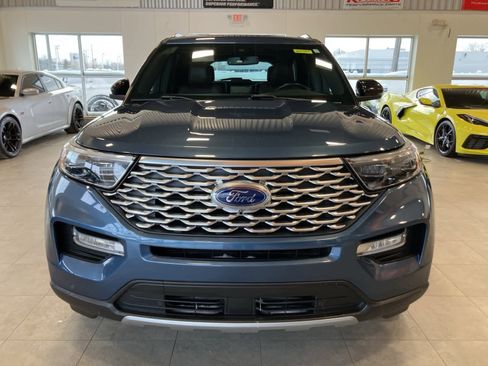 Used 2020 Ford Explorer Platinum w/ Premium Technology Package image 2