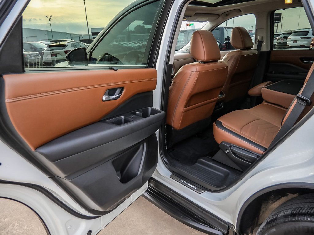 Used 2024 Nissan Pathfinder Platinum w/ Lighting Package (N93) AWD/4WD image 29