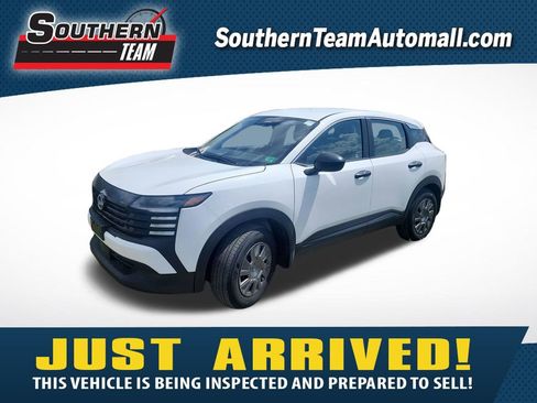 Used 2025 Nissan Kicks S image 1