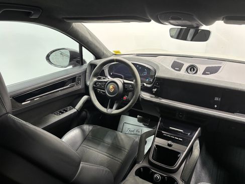 Used 2024 Porsche Cayenne Turbo GT AWD/4WD image 31