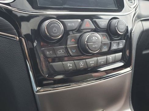 Used 2020 Jeep Grand Cherokee Limited X image 38