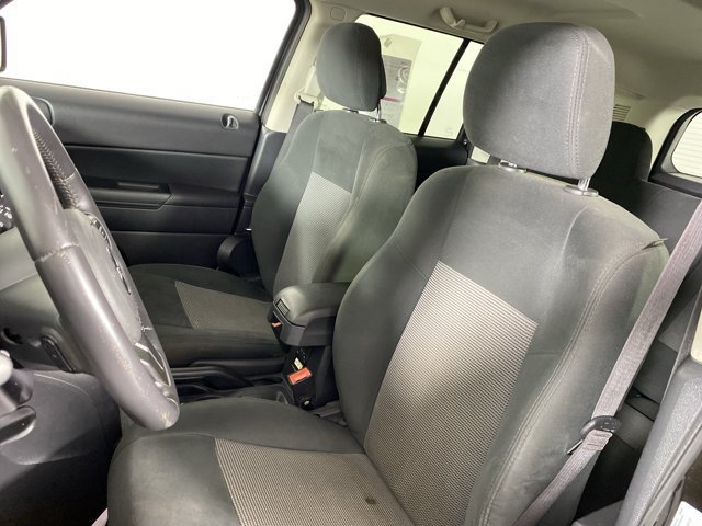 Used 2015 Jeep Patriot Latitude AWD/4WD image 14