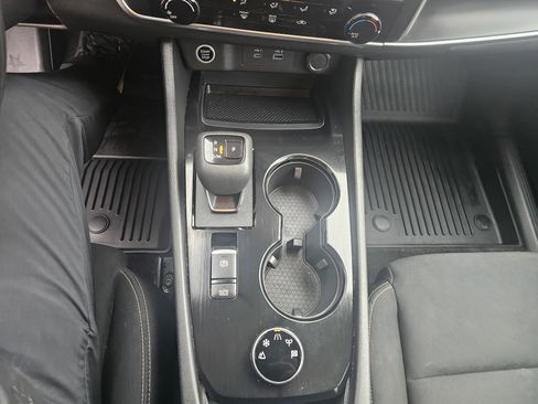 Used 2023 Nissan Rogue S image 22