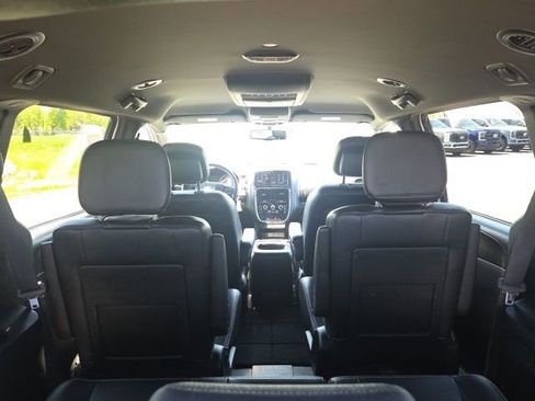 Used 2017 Dodge Grand Caravan SXT w/ Blacktop Package image 12