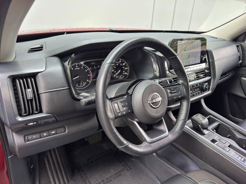 Used 2023 Nissan Pathfinder SL FWD image 12