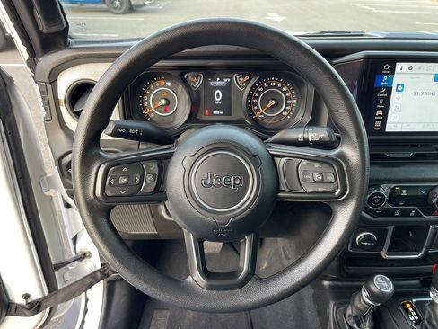 Used 2024 Jeep Gladiator Sport image 15