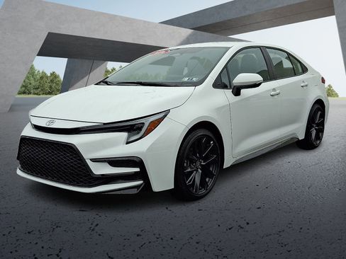 Certified 2026 Toyota Corolla SE image 3