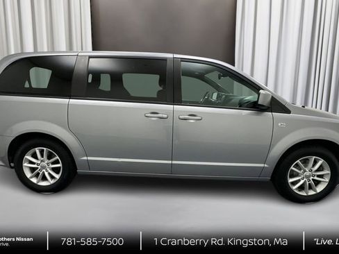 Used 2019 Dodge Grand Caravan SE FWD image 4