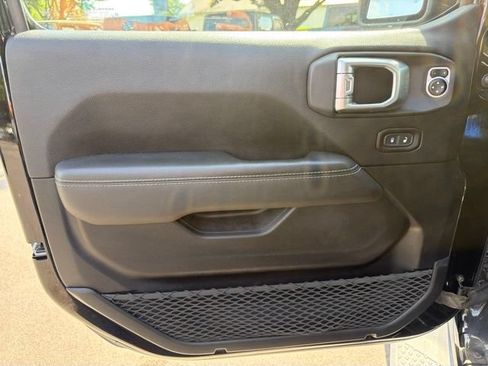 Used 2020 Jeep Gladiator Overland AWD/4WD image 16