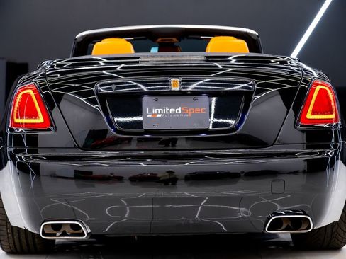 Used 2018 Rolls-Royce Dawn image 17