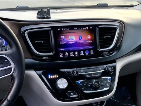 Used 2017 Chrysler Pacifica Touring-L Plus image 6