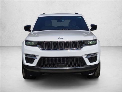 Used 2023 Jeep Grand Cherokee Limited image 2