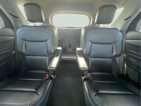 Used 2022 Ford Explorer XLT w/ Equipment Group 202A RWD image 24
