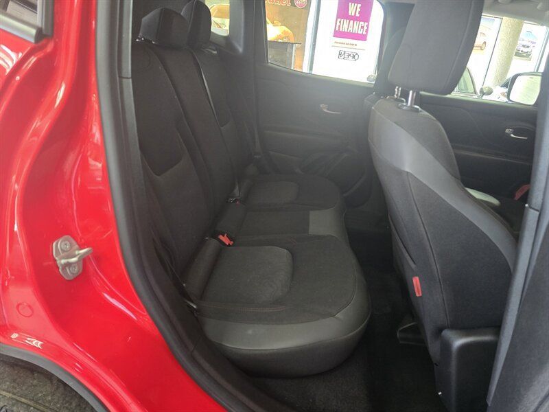 Used 2020 Jeep Renegade Trailhawk w/ Cold Weather Group AWD/4WD image 15